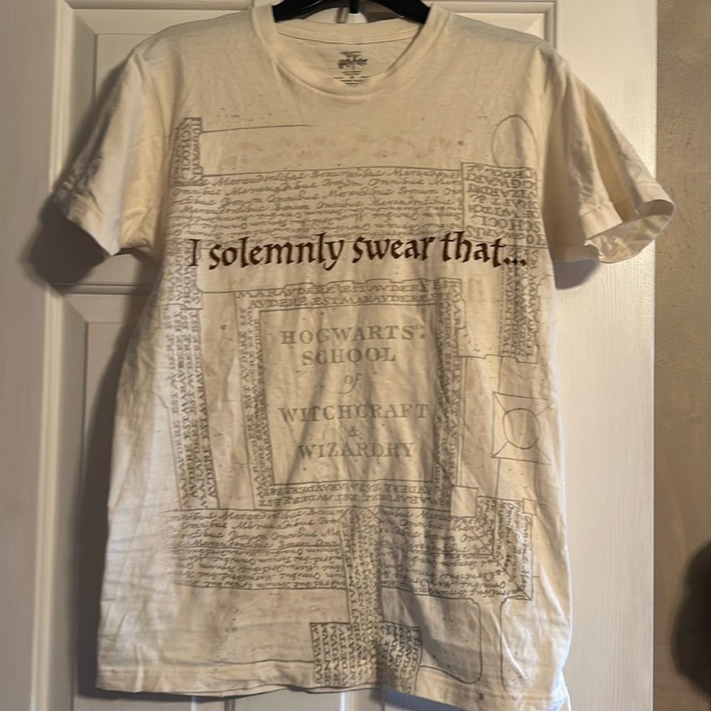 Wizarding World of Harry Potter Universal Studios tee.